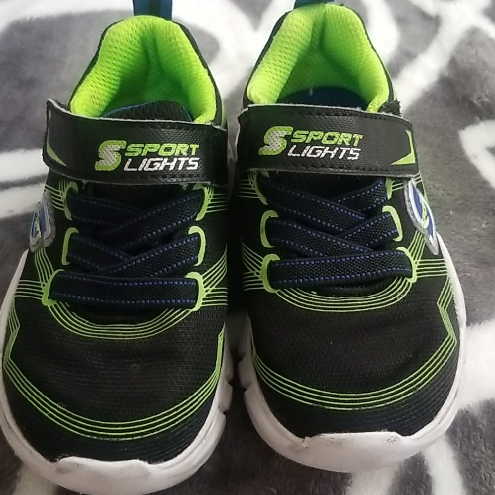 Boys size 7 shoe